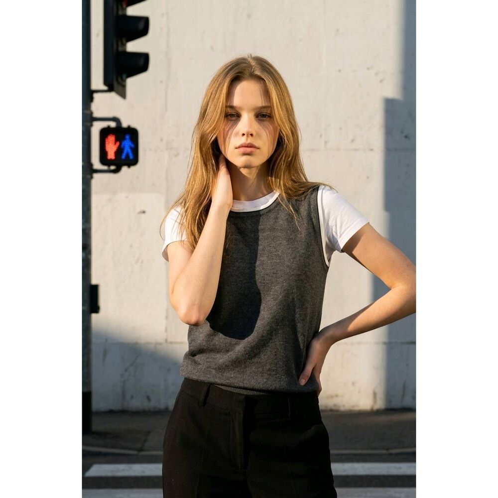 🇬🇪🔺️Cielo Gray w/White Trim Sleeveless Sweater Top Small